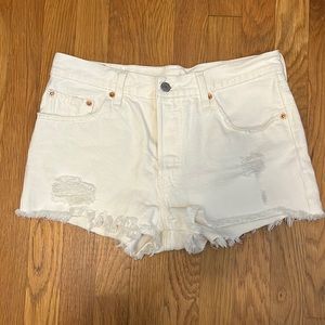 Levi’s white denim shorts